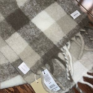 Aritzia Wilfred Free scarf